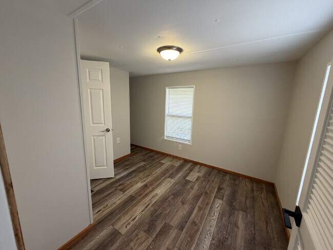 Building Photo - Mobile Home for Rent