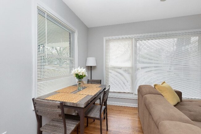 Building Photo - Smith St