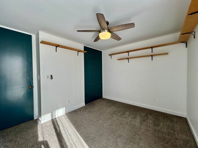 Building Photo - Prime 2 Bed, 2 Bath in La Jolla!