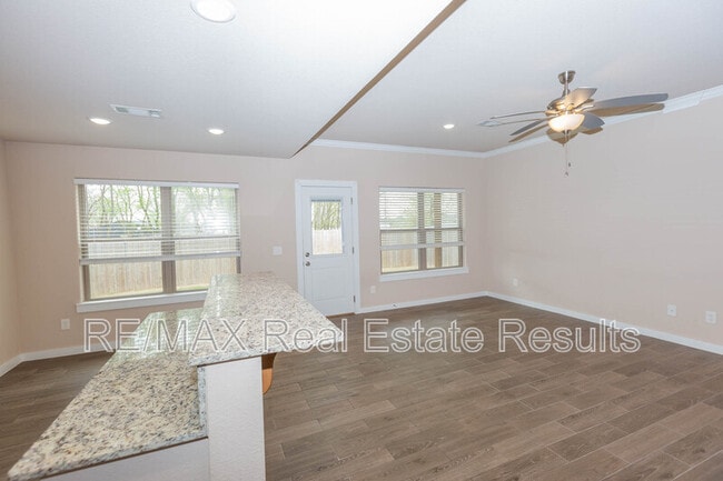 Building Photo - 1523 Purple Finch St