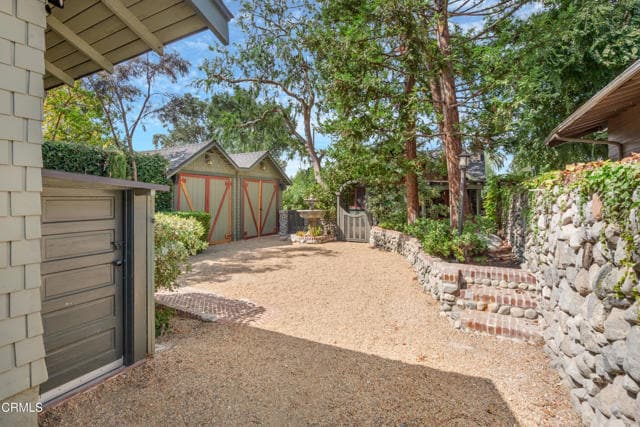 Building Photo - 845 S Los Robles Ave