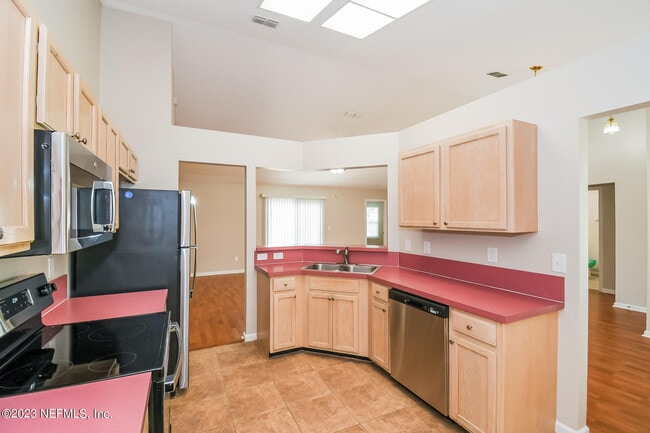 Building Photo - 605 Abbey Ct