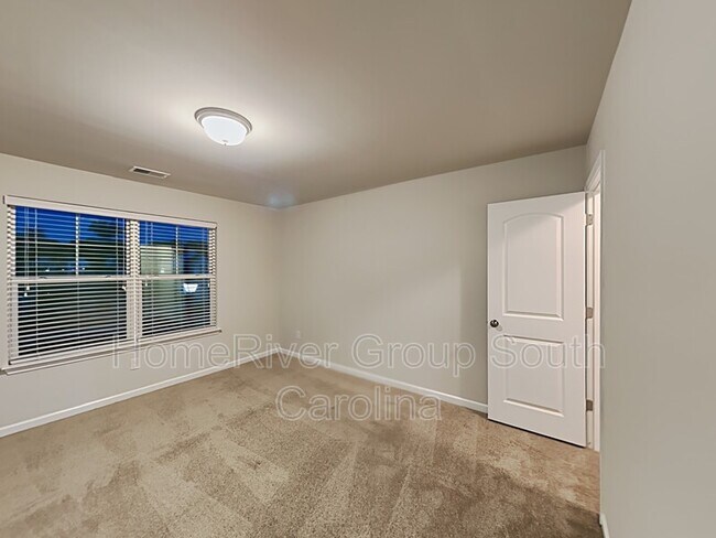Building Photo - 3147 Mulan Ln