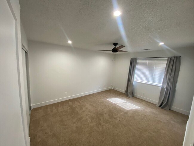 Building Photo - Recently Updated Corner Lot Home- Move in Today!