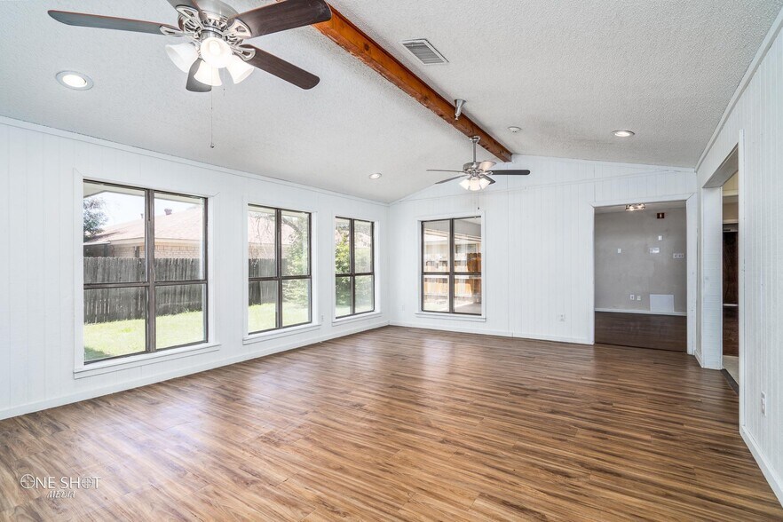 Building Photo - 951 Kenwood Dr