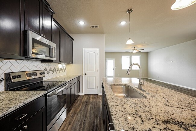 Building Photo - 15815 Spruce River Ct