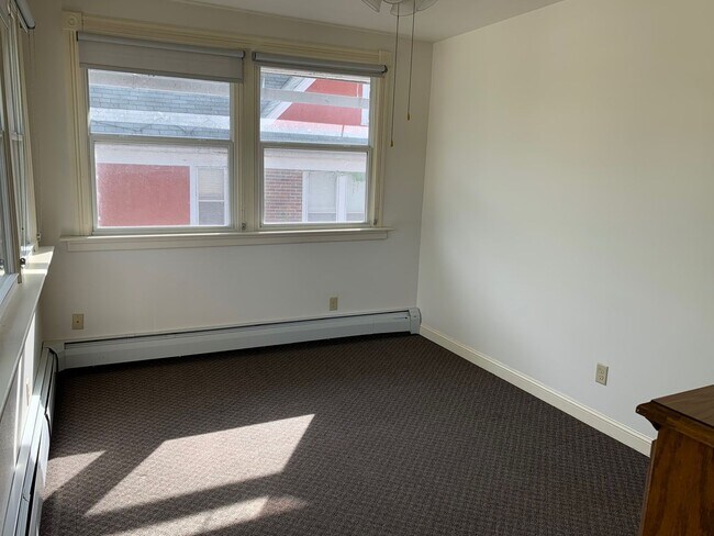 Building Photo - 127 Langdon St