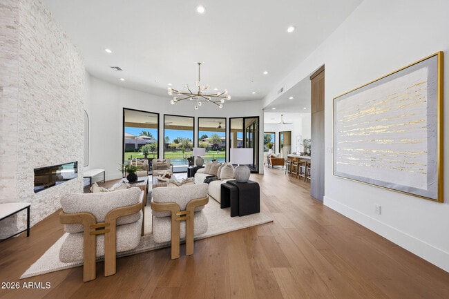 Building Photo - 8429 E Del Camino Dr