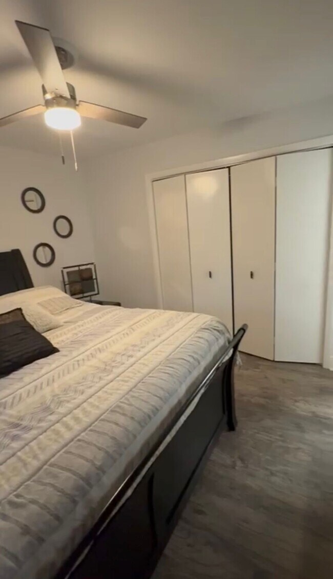 Building Photo - 635 Queens Cir