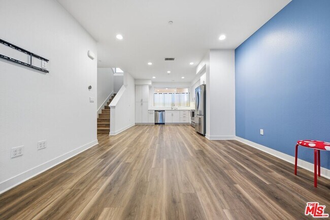 Building Photo - 807 Jade Pl.