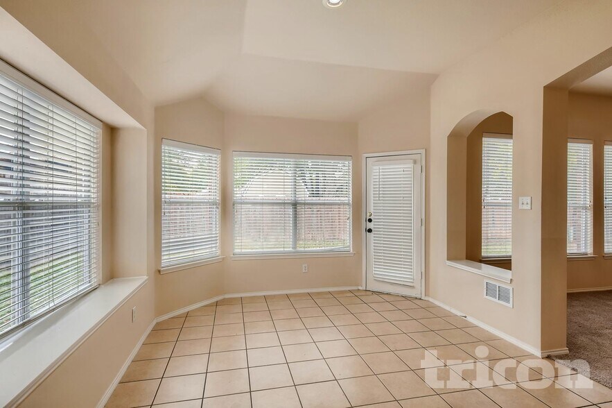 Building Photo - 2217 Forest Park Cir