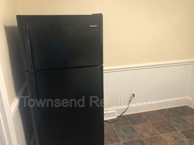 Building Photo - 3649 Dresden Dr E