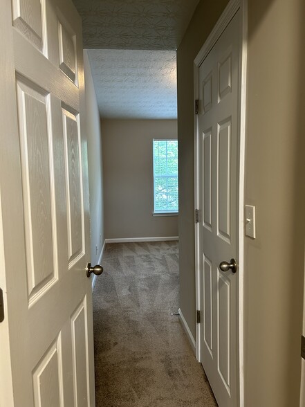 Building Photo - 2916 Vining Ridge Ter