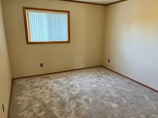 Building Photo - Cozy 2 Bedroom, 1 Bath Apartment with Balcony - Welcome Home!