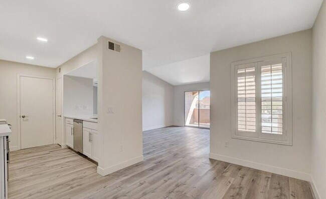 Building Photo - 8101 W Flamingo Rd