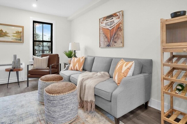 Building Photo - Townhomes at 5-7 Water St | One-Bedroom El...