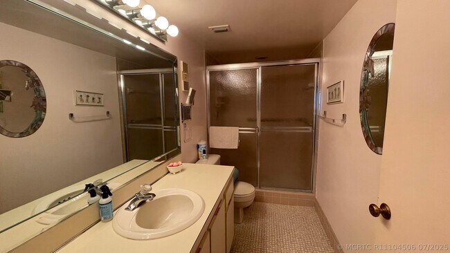 Building Photo - 6866 Huntington Ln