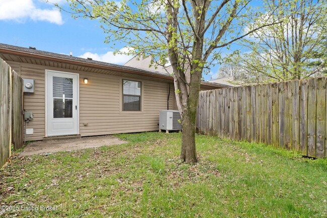 Building Photo - 703 Victoria Ct