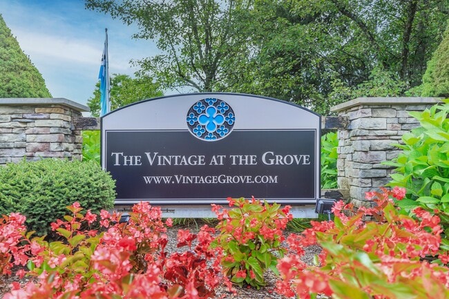 Building Photo - Vintage at the Grove