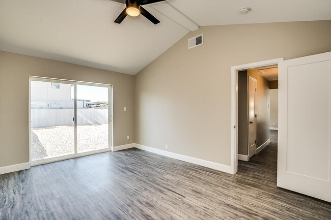 Building Photo - 215 S Doran