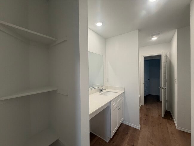 Building Photo - 2100 W 30th Ave