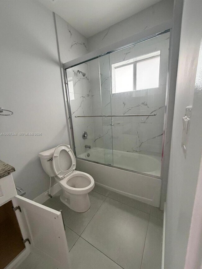 Building Photo - 381 E 50th St