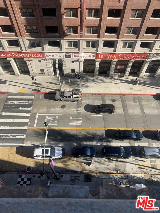 Building Photo - 939 S Broadway