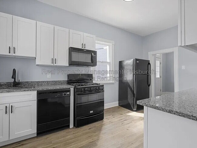 Building Photo - 2721 Cobden St