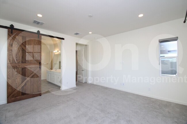 Building Photo - 1222 E La Mirada Dr