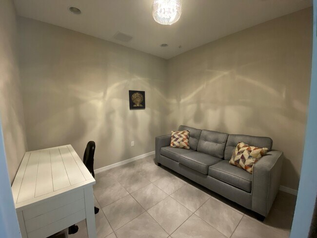 office room with sofa bed - 26141 Palace Ln