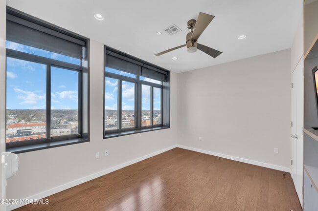Building Photo - 601 Bangs Ave