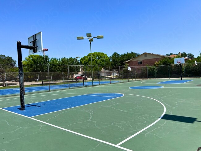 Building Photo - 8858 Roquefort