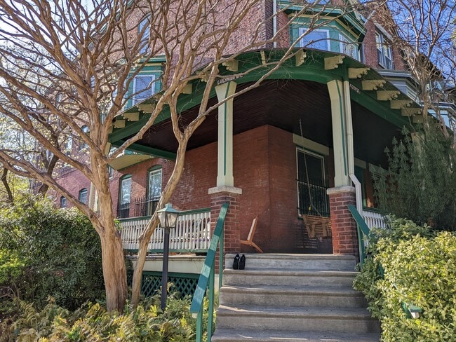 Building Photo - 450 S 43rd St