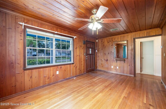 Building Photo - 42 N Fernwood Dr