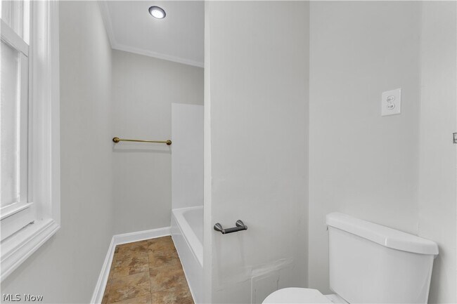 Building Photo - 1221 E 168th St