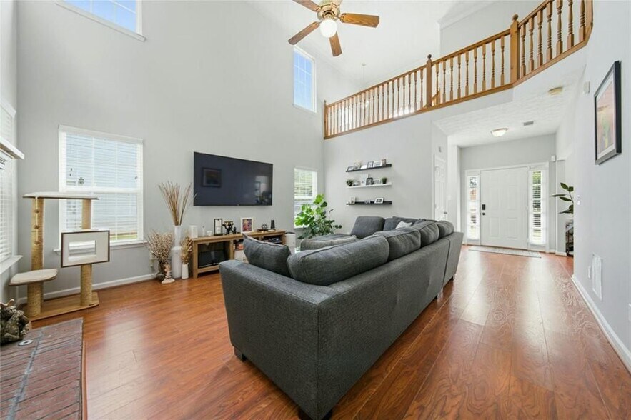 Building Photo - 983 Aspen Dr