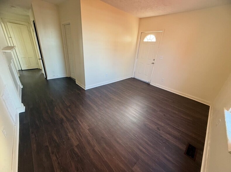 Building Photo - 26 Clarence St