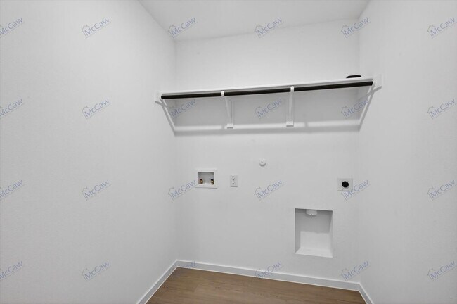 Building Photo - 639 Montclair Ave