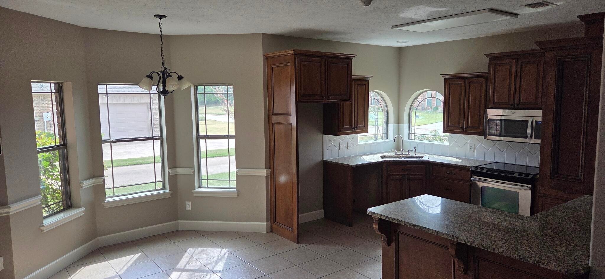 Building Photo - 3606 Sylvia Dr
