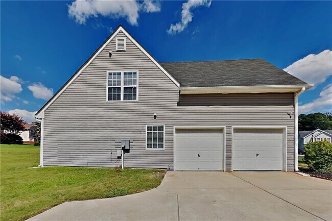 Building Photo - 1650 Willow River Run