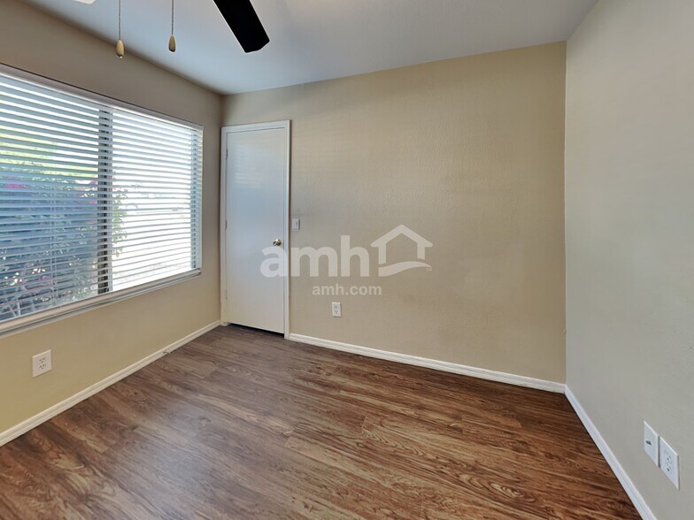 Building Photo - 2715 N 90th Ave
