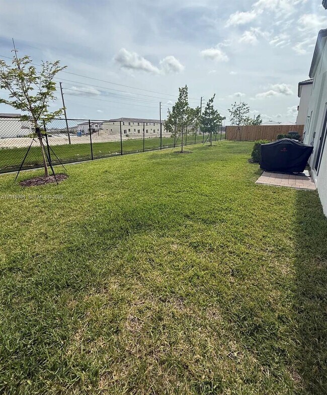 Building Photo - 2584 SE 25th Ct