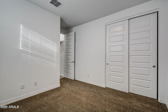 Building Photo - 9916 E Tillman Ave