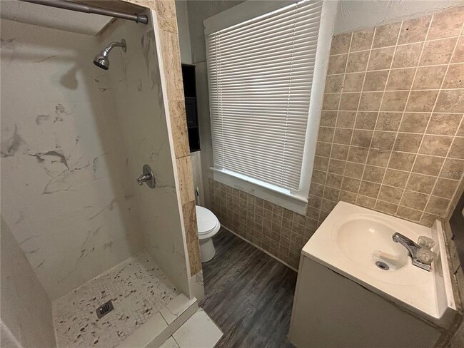 Building Photo - 612 26th St W