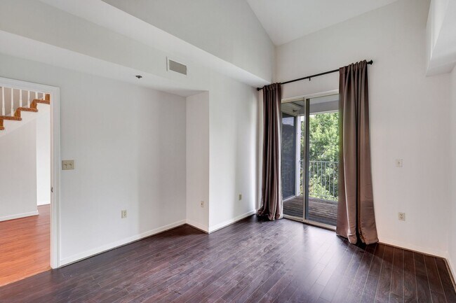 Building Photo - Ideally located near the Metro and Tysons ...