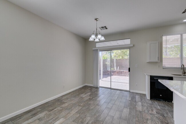 Building Photo - Beautifully updated 3-bedroom home offerin...
