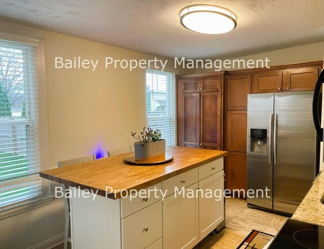 Building Photo - 1046 E Caldwell St