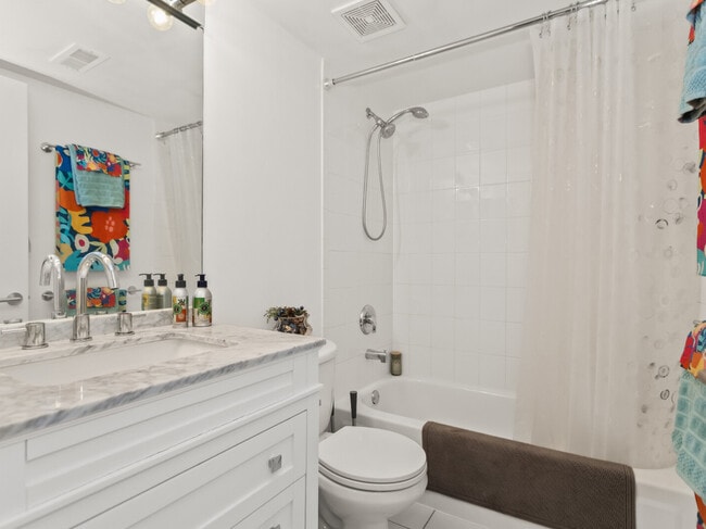 Building Photo - 1645 W School St