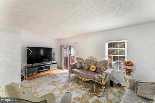 Building Photo - 2503 Lemontree Terrace