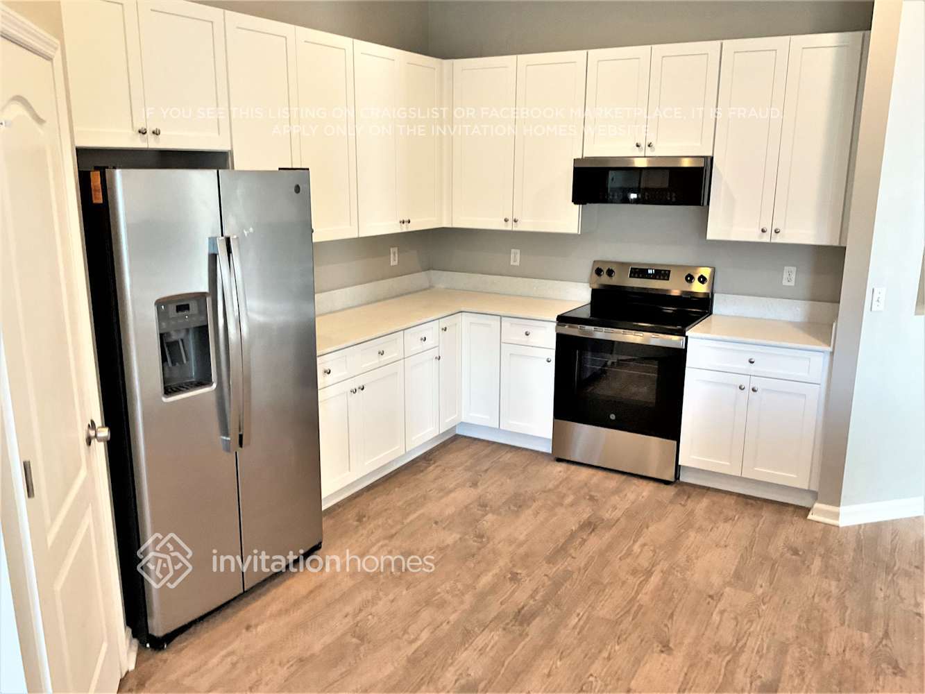 Building Photo - 706 Porta Rosa Circle
